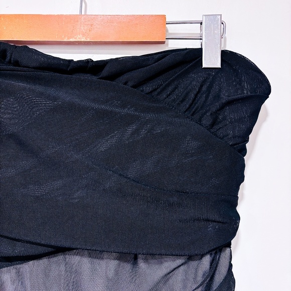 CHARLOTTE RUSSE Black fitted strapless dress with mesh - Picture 4 of 8